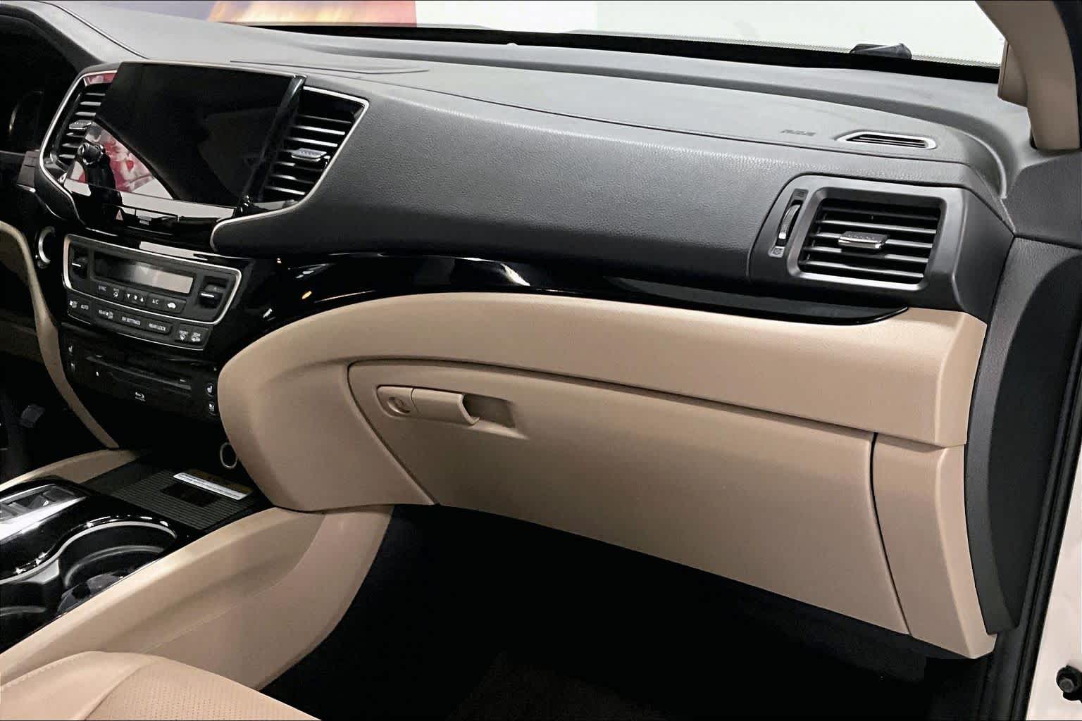 Thumbnail: 2019 Honda Pilot - 21