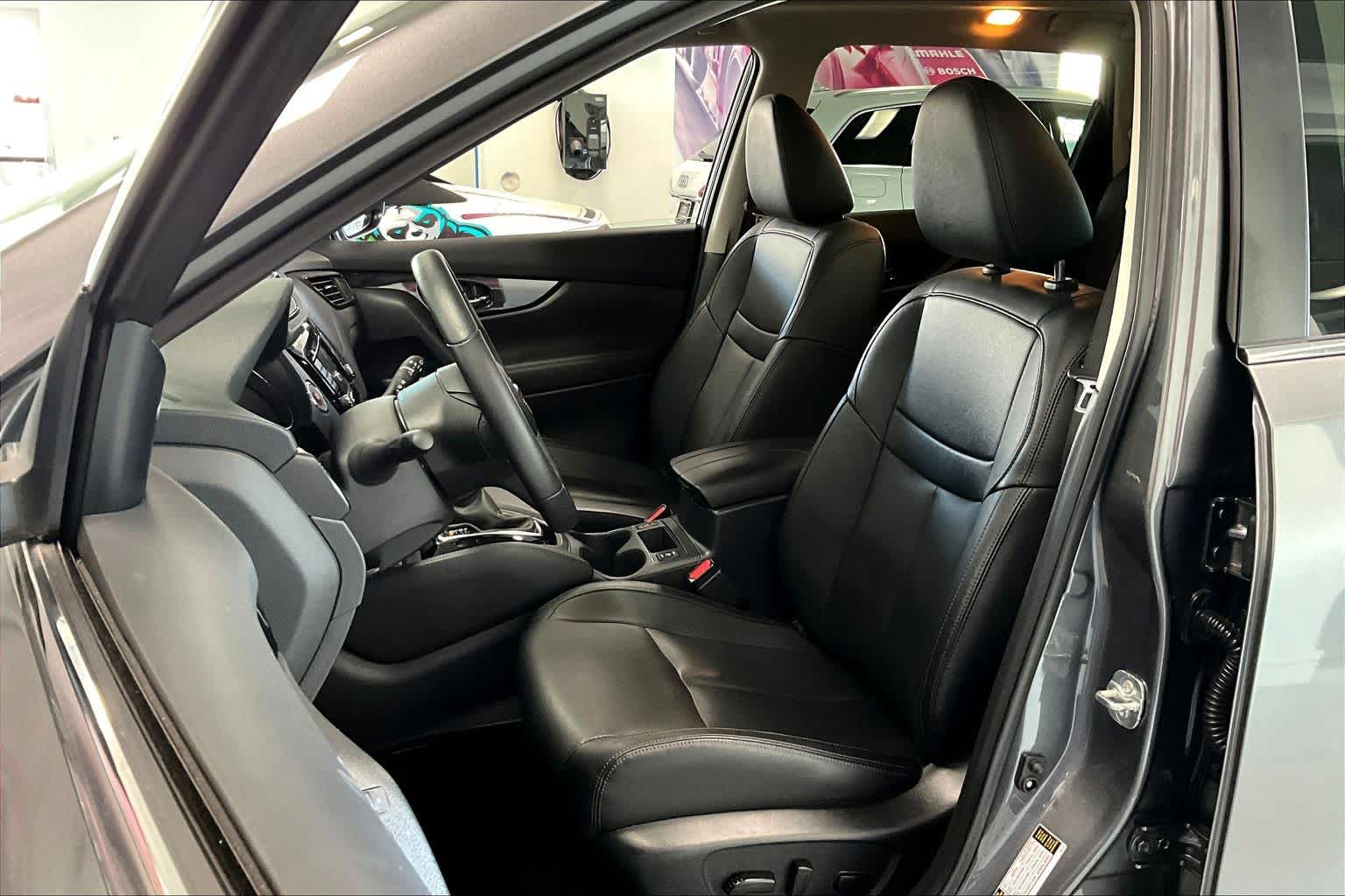 Thumbnail: 2019 Nissan Rogue - 10