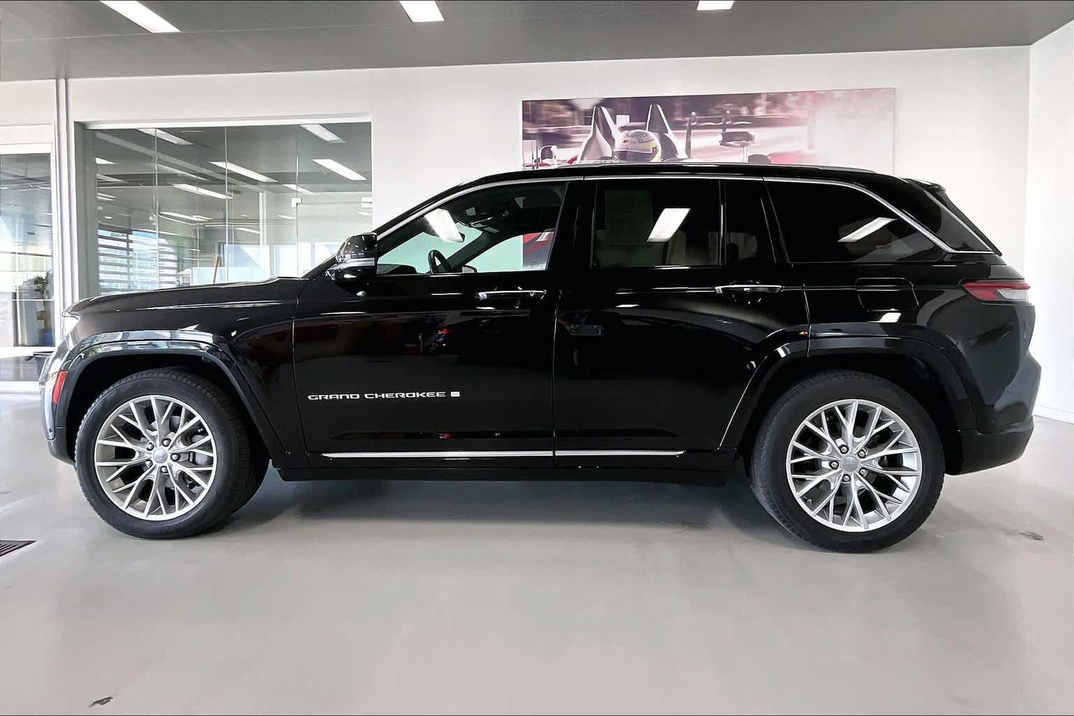 Thumbnail: 2022 Jeep Grand Cherokee - 3