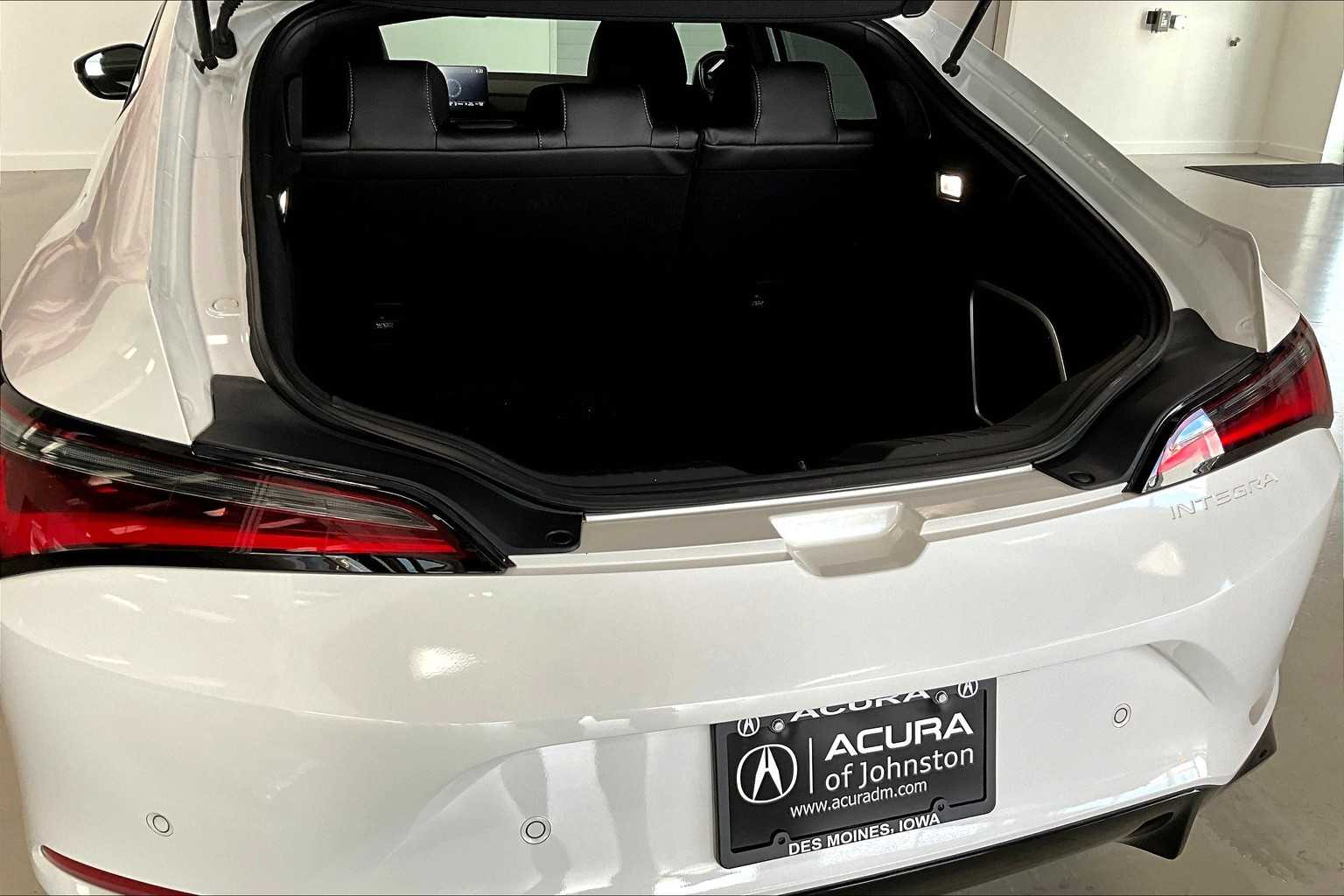 Thumbnail: 2023 Acura Integra - 18