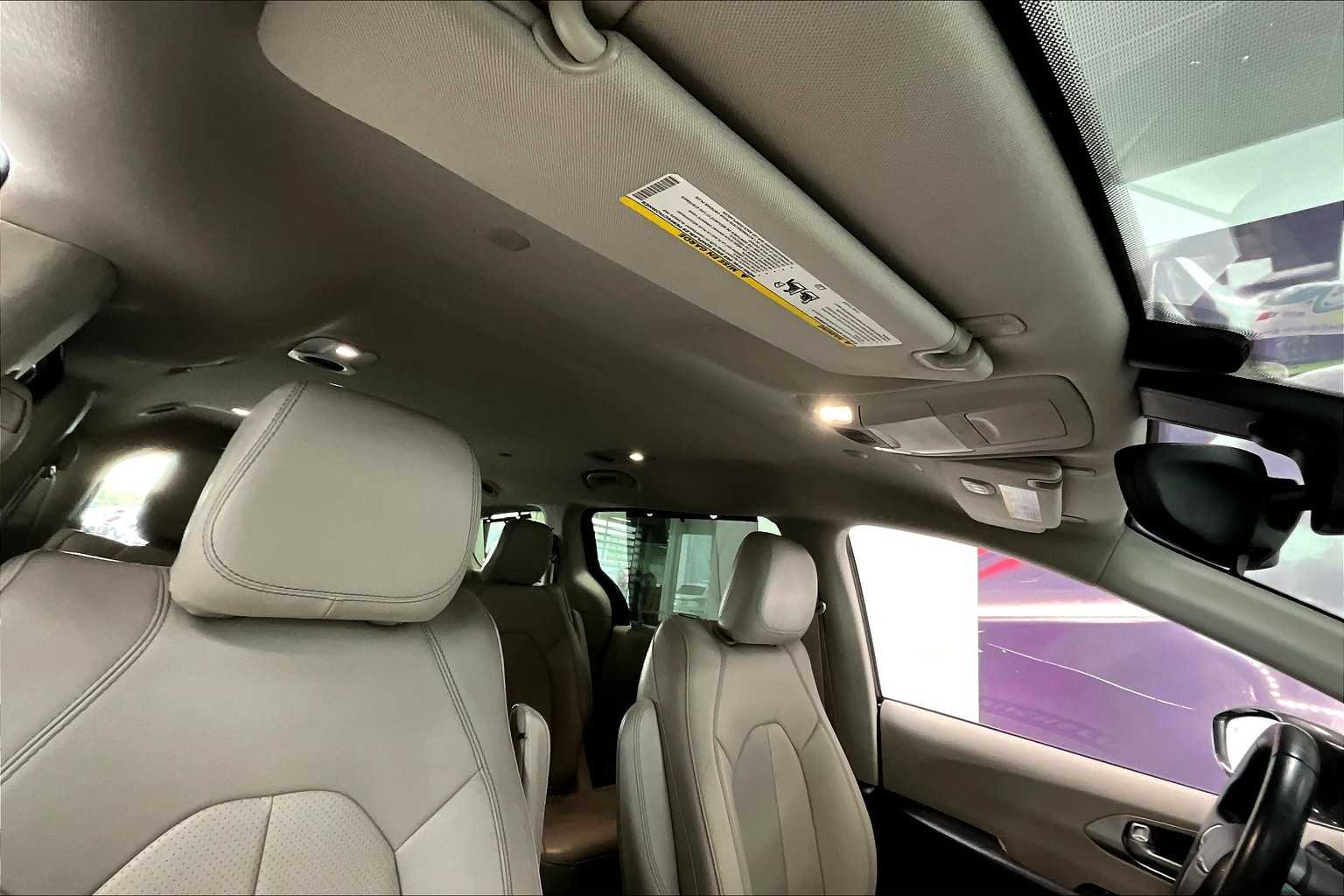 Thumbnail: 2018 Chrysler Pacifica - 28