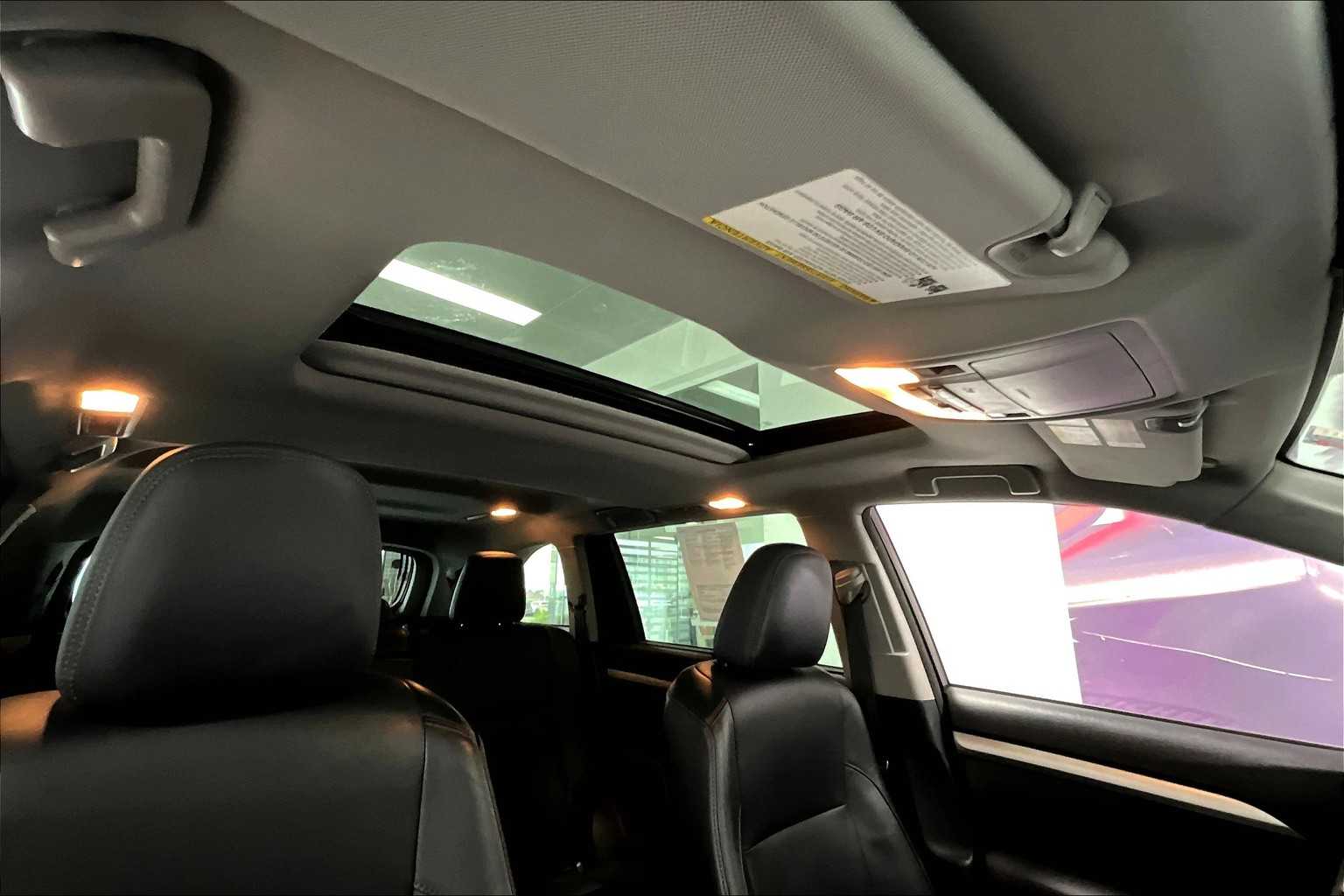 Thumbnail: 2015 Toyota Highlander - 28