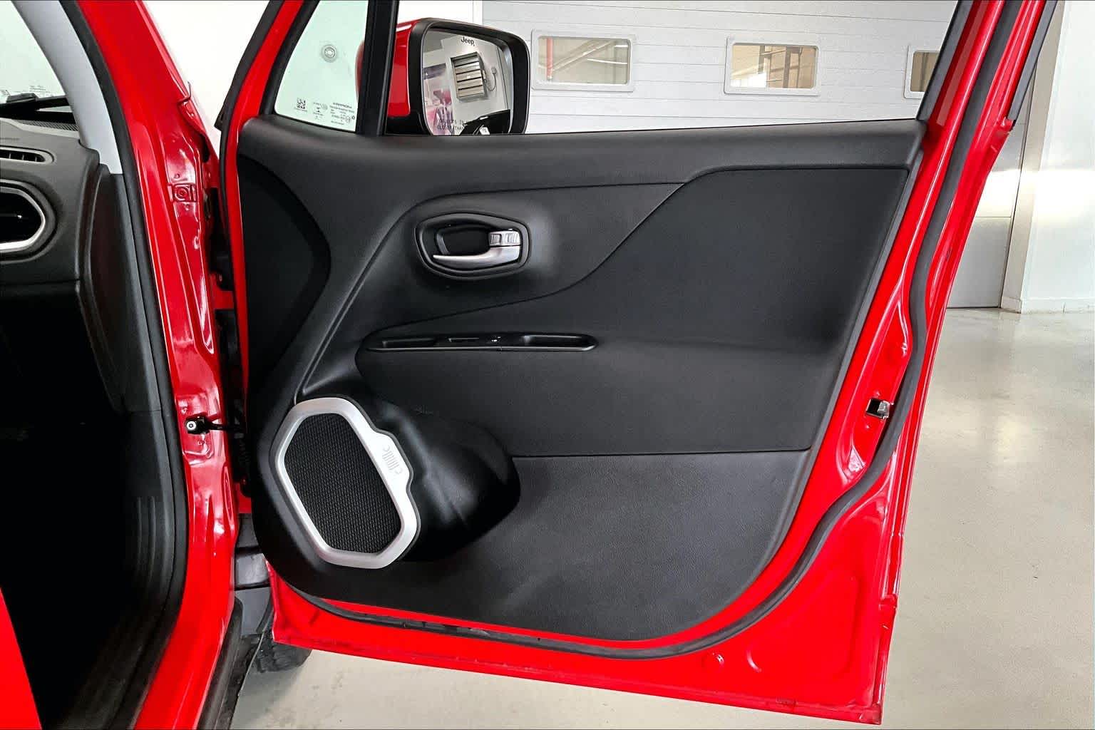 Thumbnail: 2018 Jeep Renegade - 25