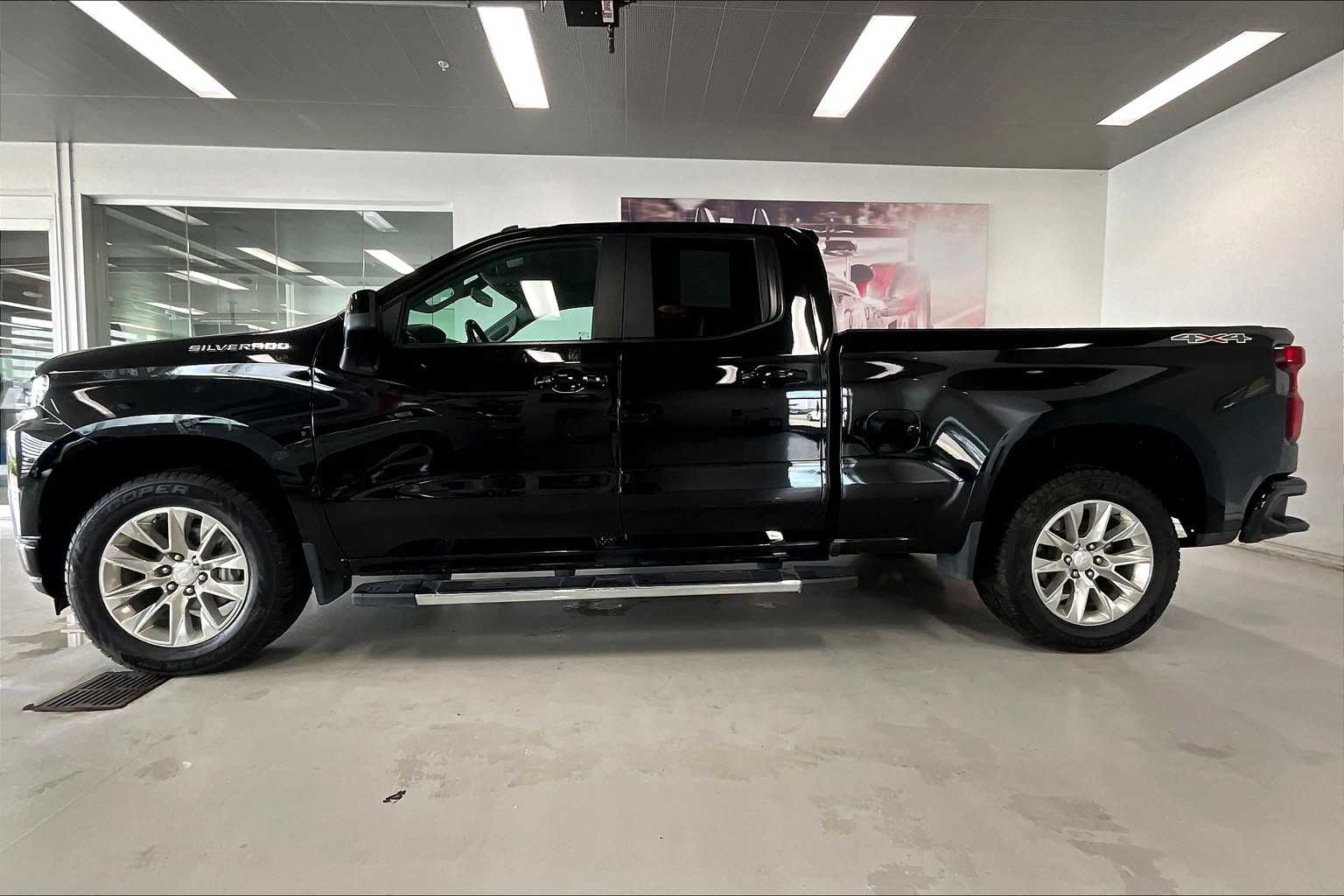 2019 Chevrolet Silverado 1500 RST photo 3
