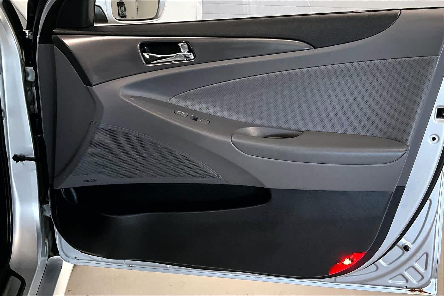 Thumbnail: 2013 Hyundai Sonata - 25