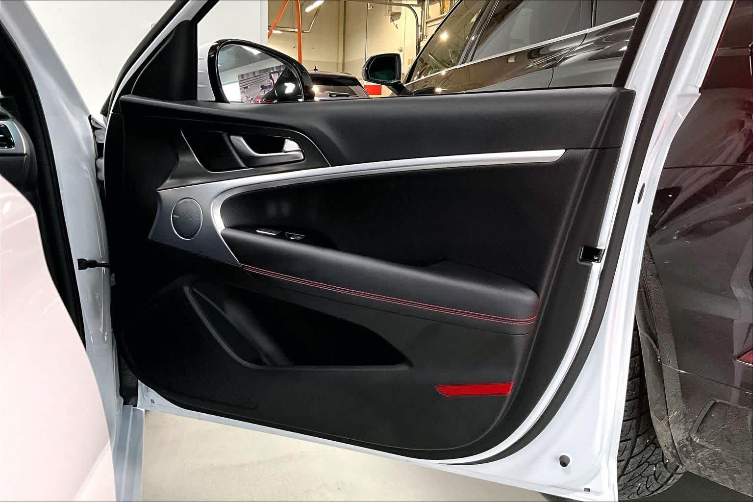 Thumbnail: 2024 Genesis G70 - 25