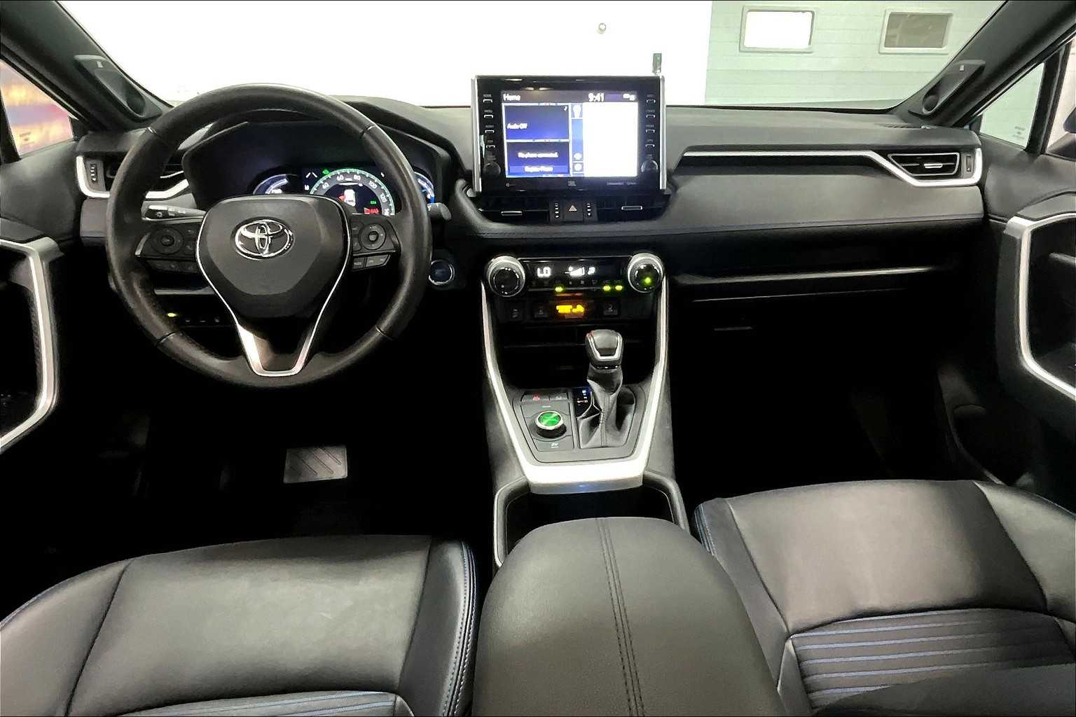 Thumbnail: 2022 Toyota RAV4 - 8