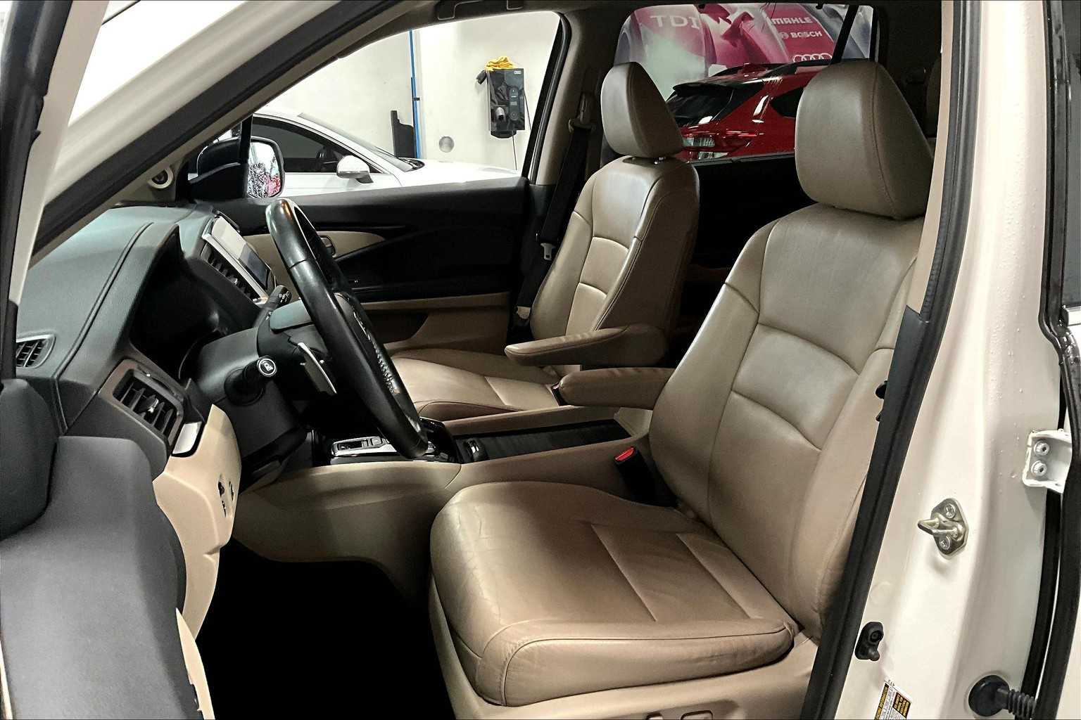 Thumbnail: 2016 Honda Pilot - 11