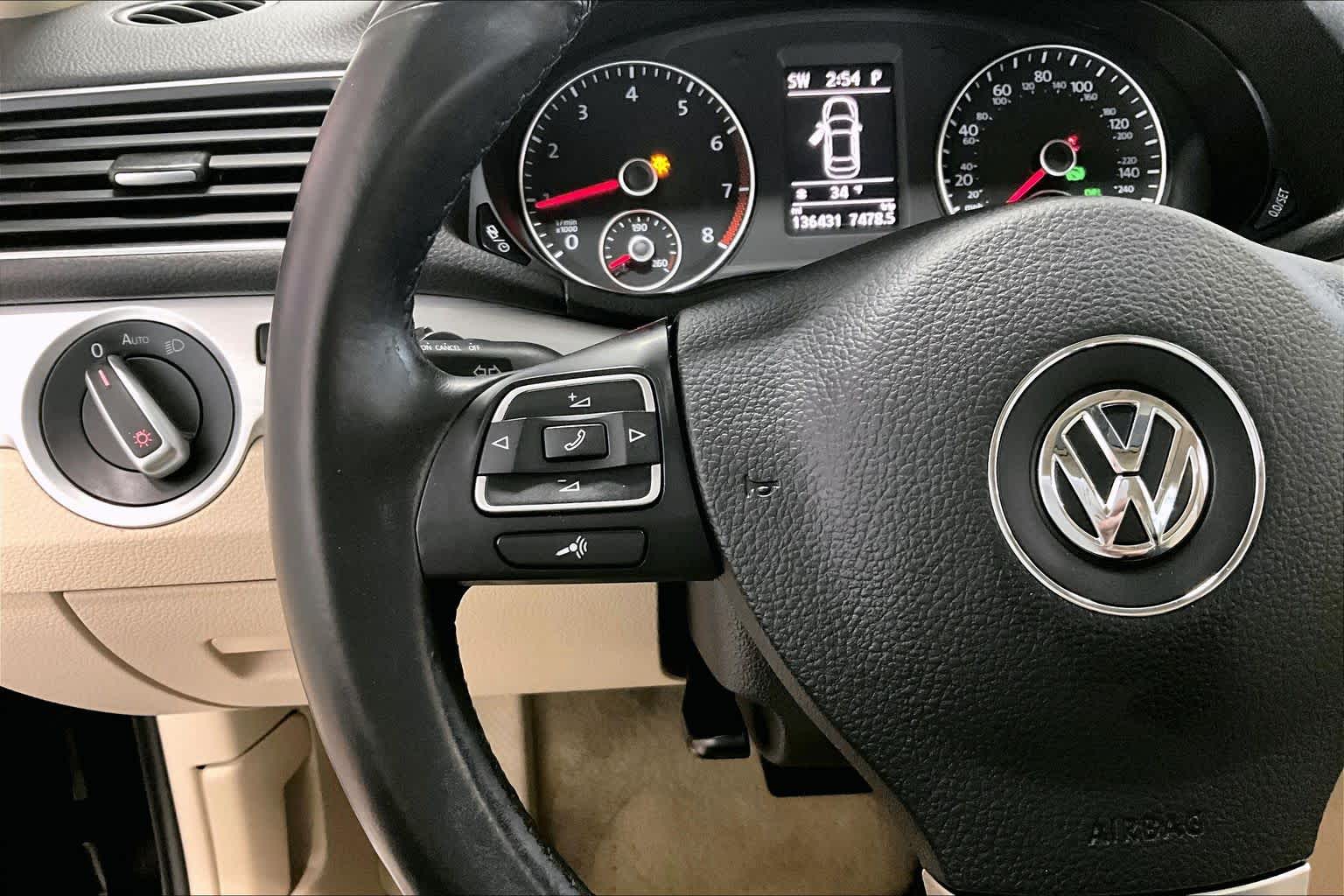 Thumbnail: 2013 Volkswagen Passat - 22