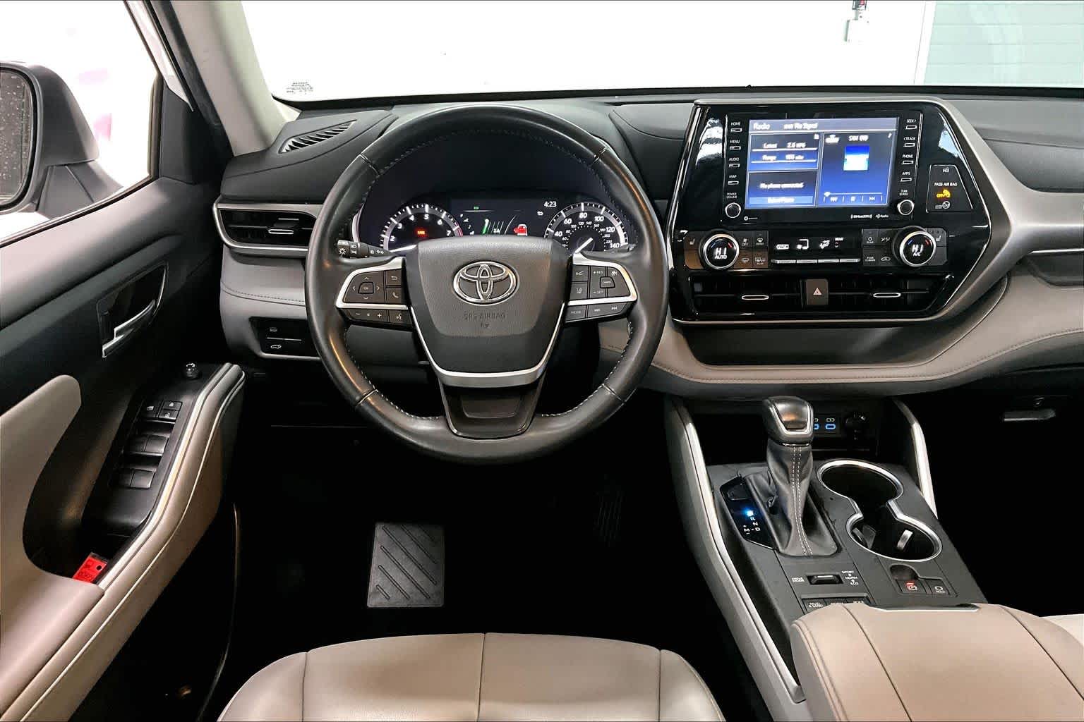 Thumbnail: 2022 Toyota Highlander - 13