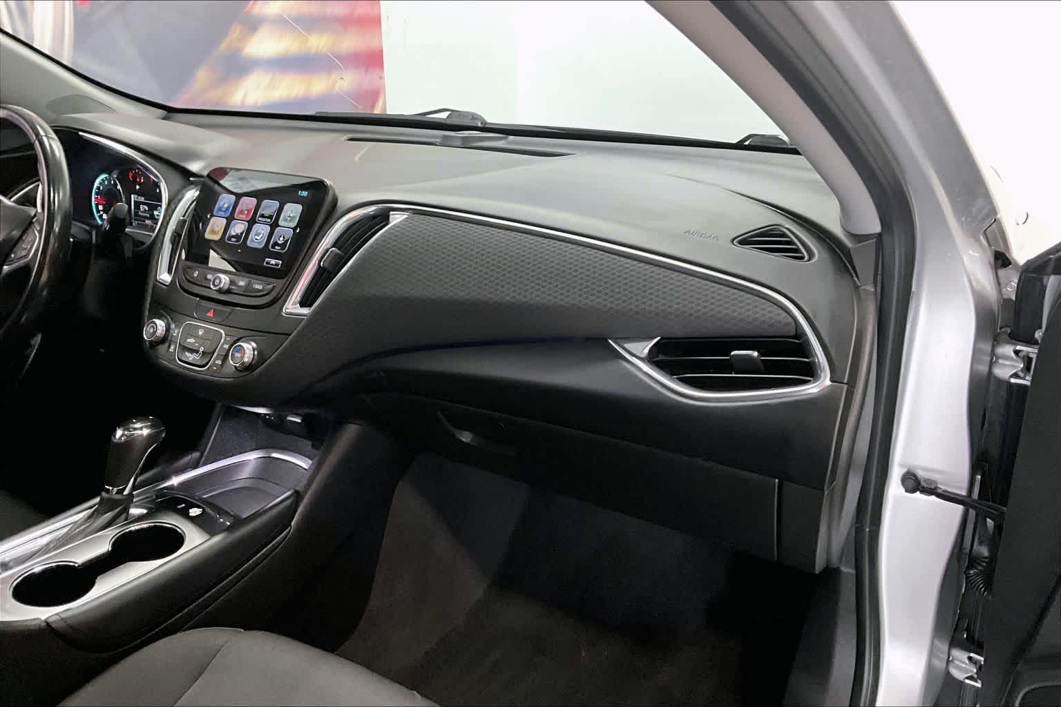 Thumbnail: 2018 Chevrolet Malibu - 21