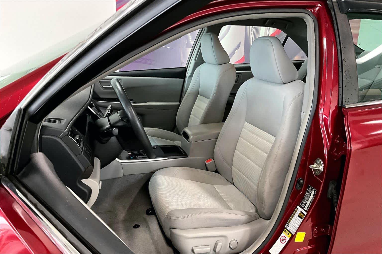 Thumbnail: 2017 Toyota Camry - 9