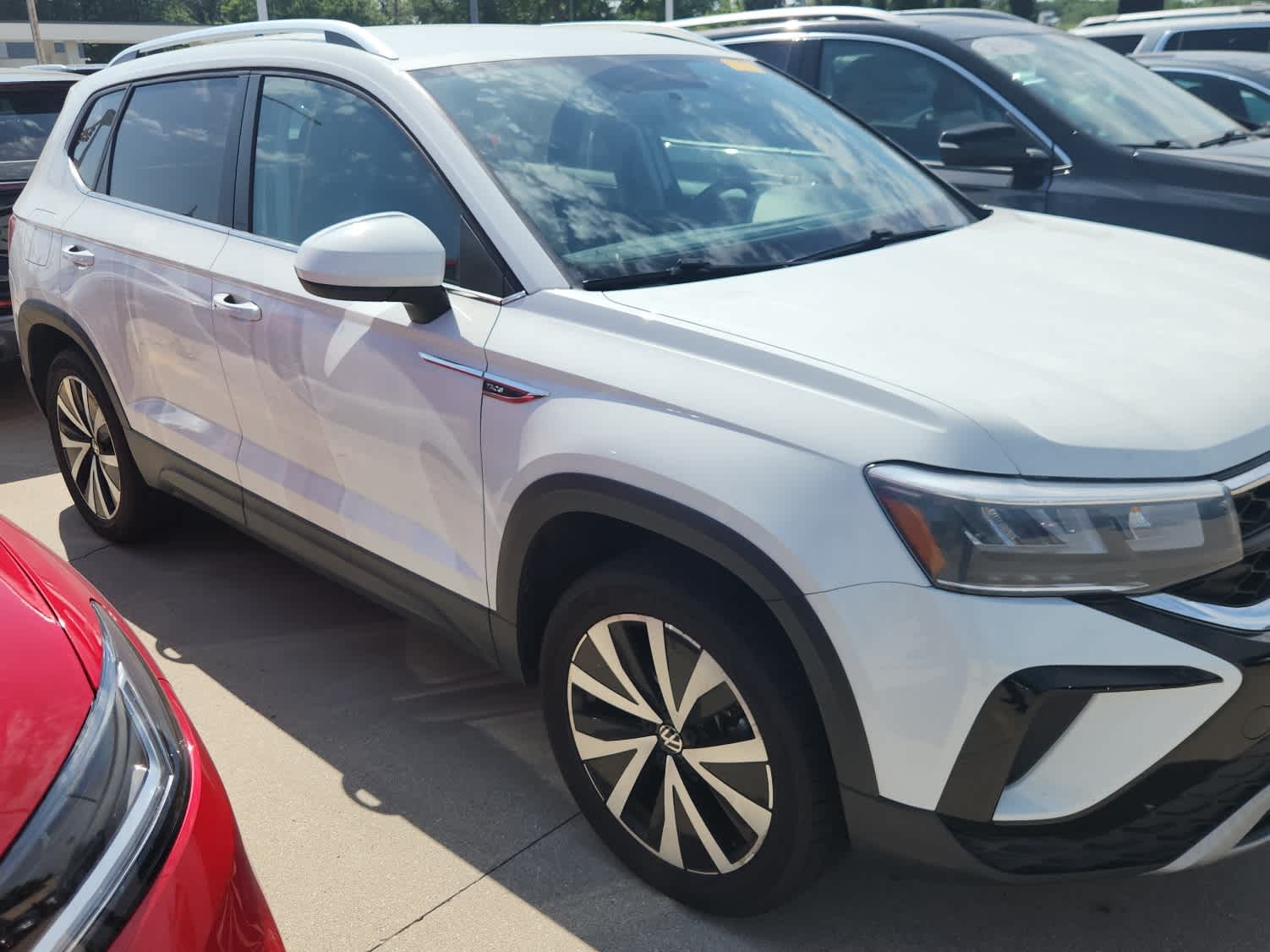 Thumbnail: 2022 Volkswagen Taos - 4