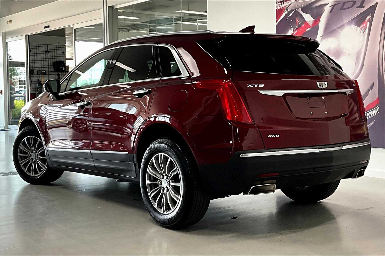 Thumbnail: 2017 Cadillac XT5 - 4