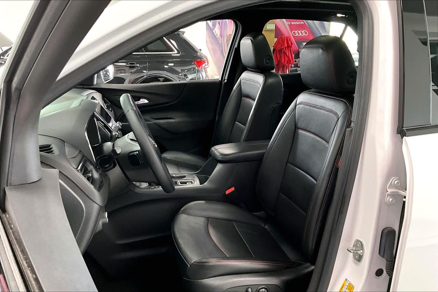 Thumbnail: 2023 Chevrolet Equinox - 10