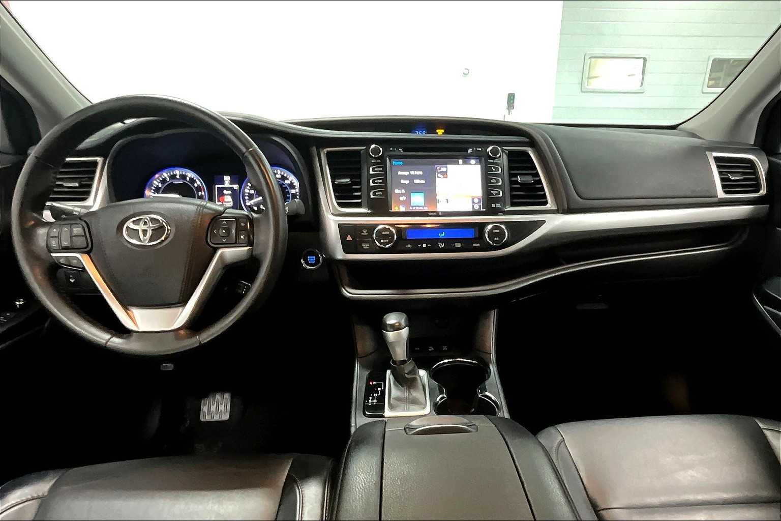 Thumbnail: 2015 Toyota Highlander - 9