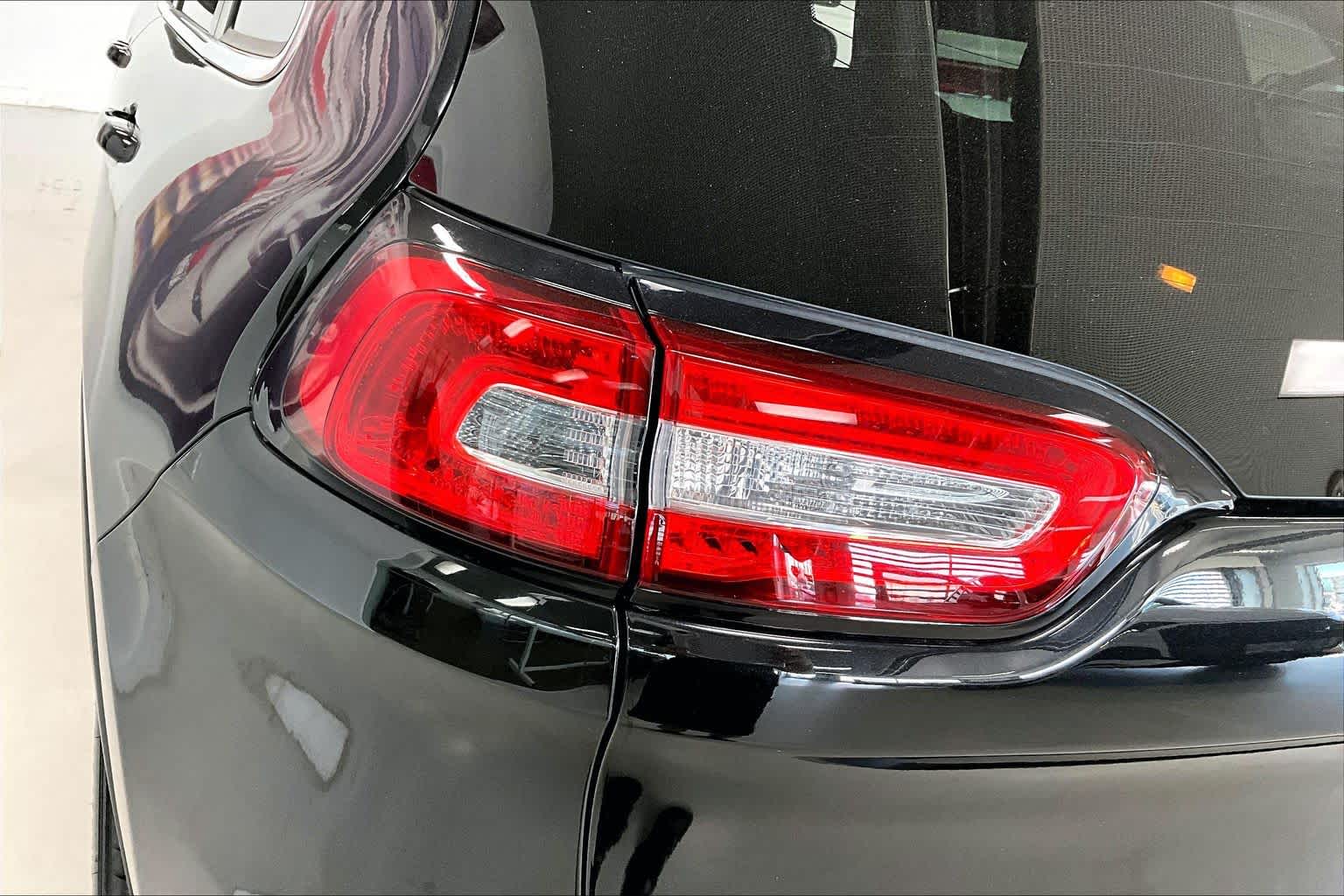 Thumbnail: 2016 Jeep Cherokee - 29