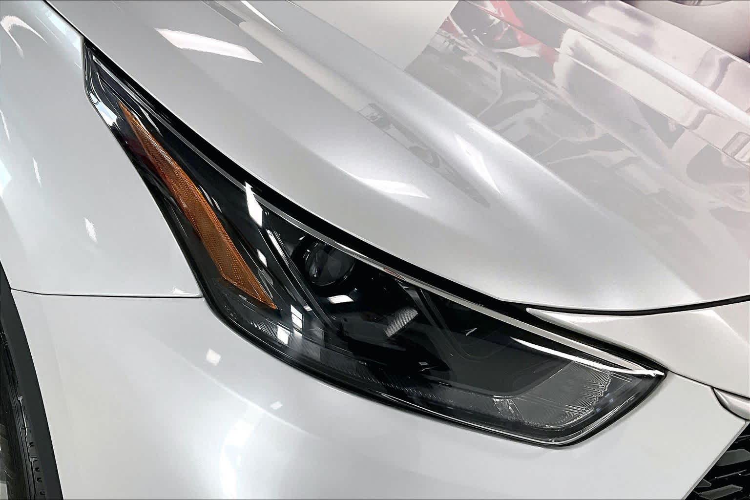 Thumbnail: 2022 Toyota Highlander - 29