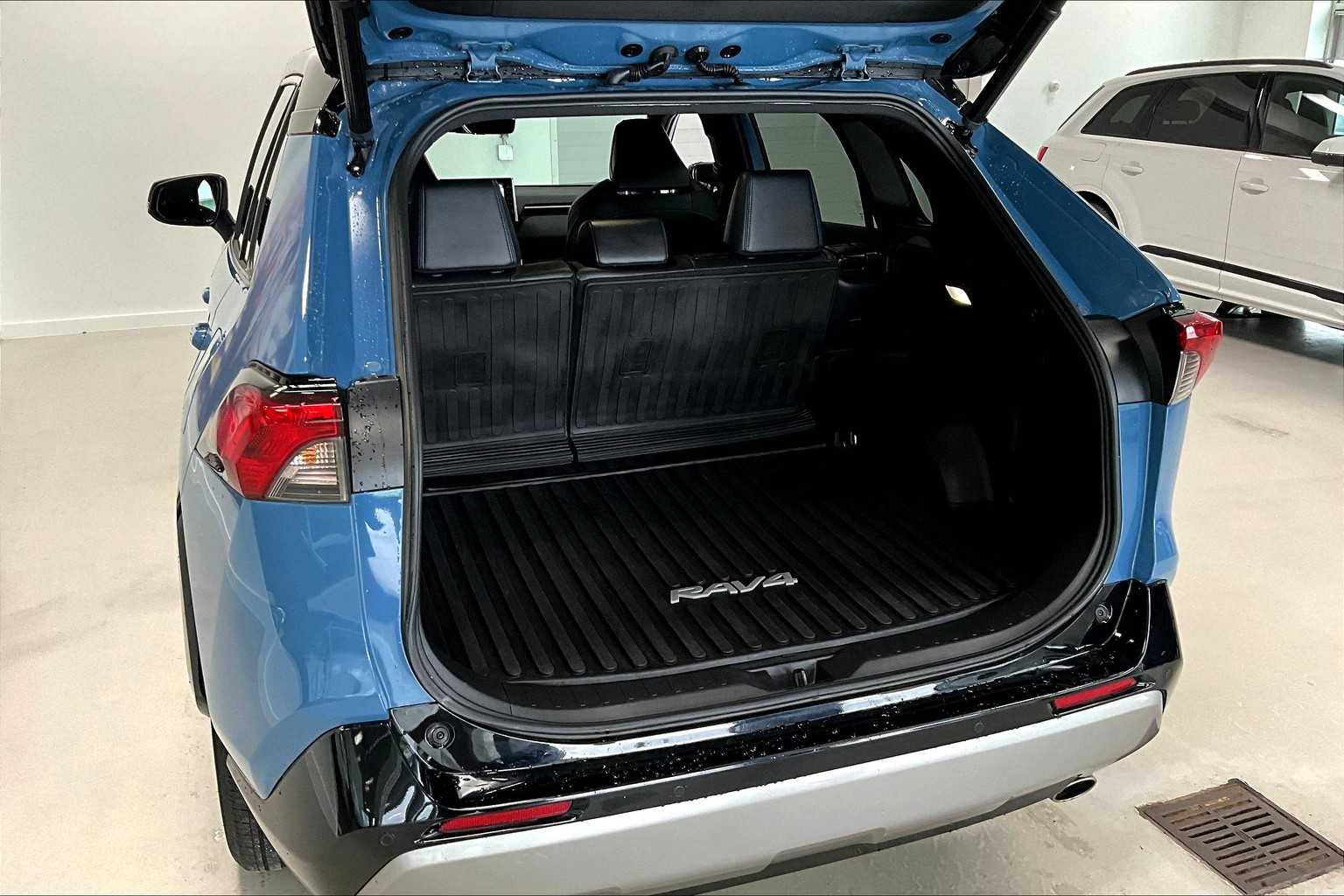 Thumbnail: 2022 Toyota RAV4 - 16