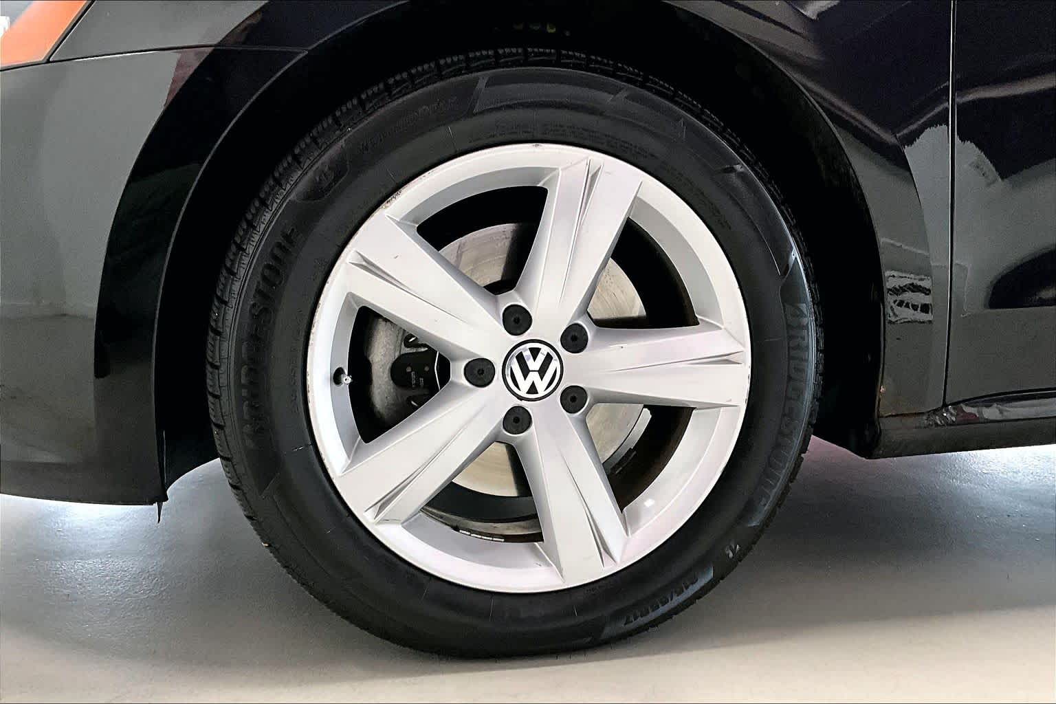 Thumbnail: 2013 Volkswagen Passat - 8