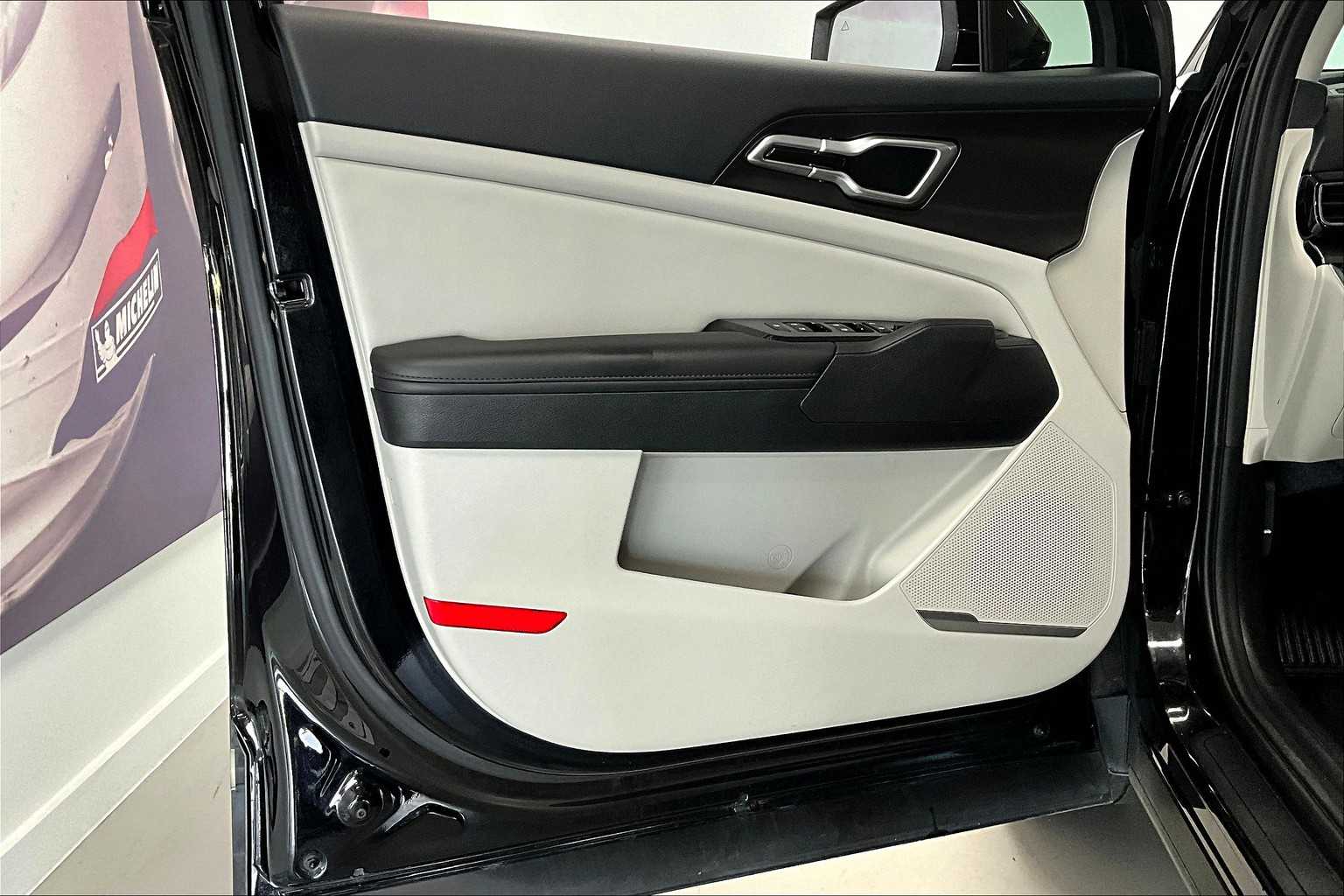 Thumbnail: 2023 Kia Sportage - 25