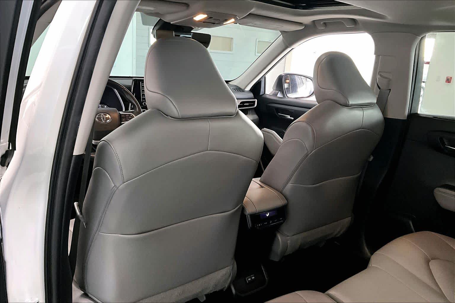 Thumbnail: 2022 Toyota Highlander - 11