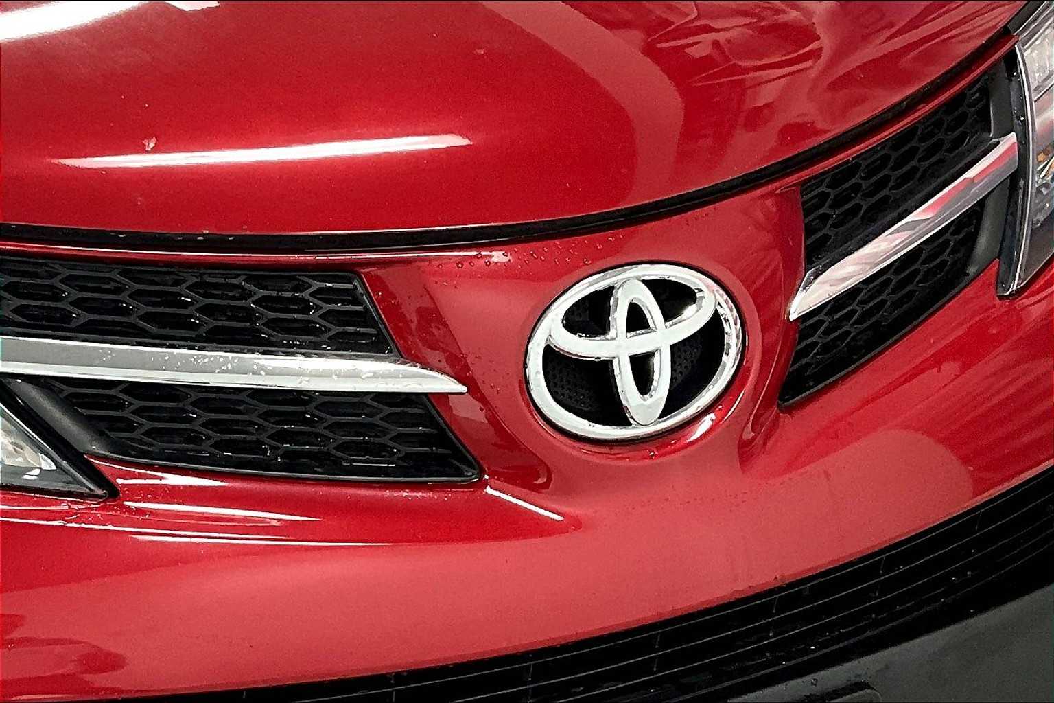 Thumbnail: 2013 Toyota RAV4 - 31