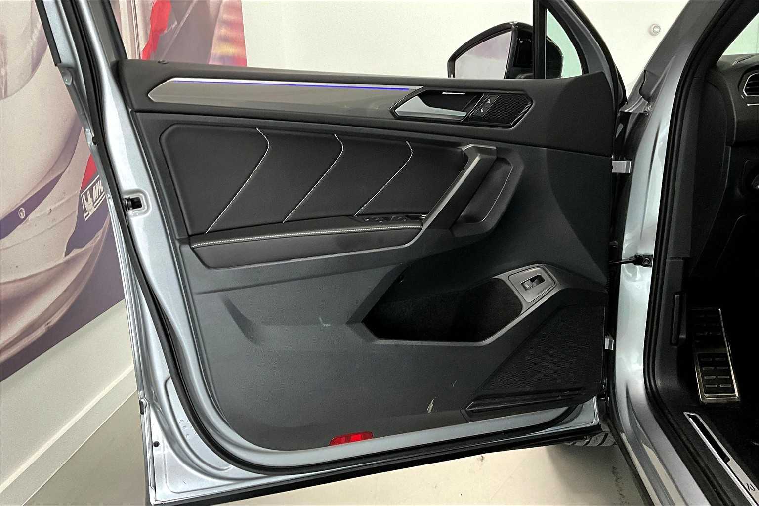 Thumbnail: 2024 Volkswagen Tiguan - 25