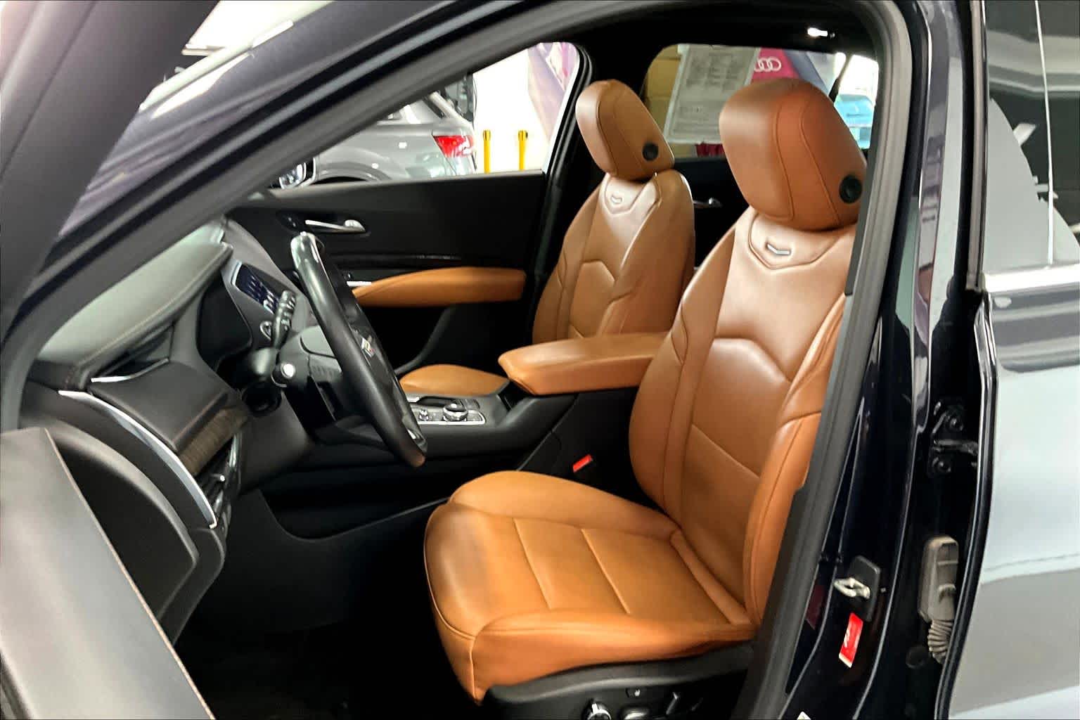 Thumbnail: 2023 Cadillac XT4 - 10