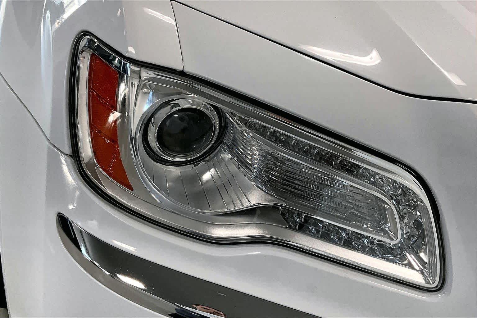 Thumbnail: 2011 Chrysler 300 - 29