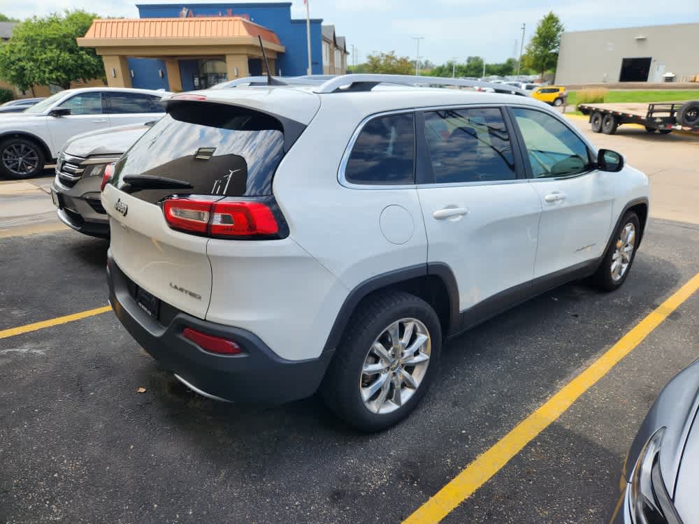 Thumbnail: 2017 Jeep Cherokee - 3