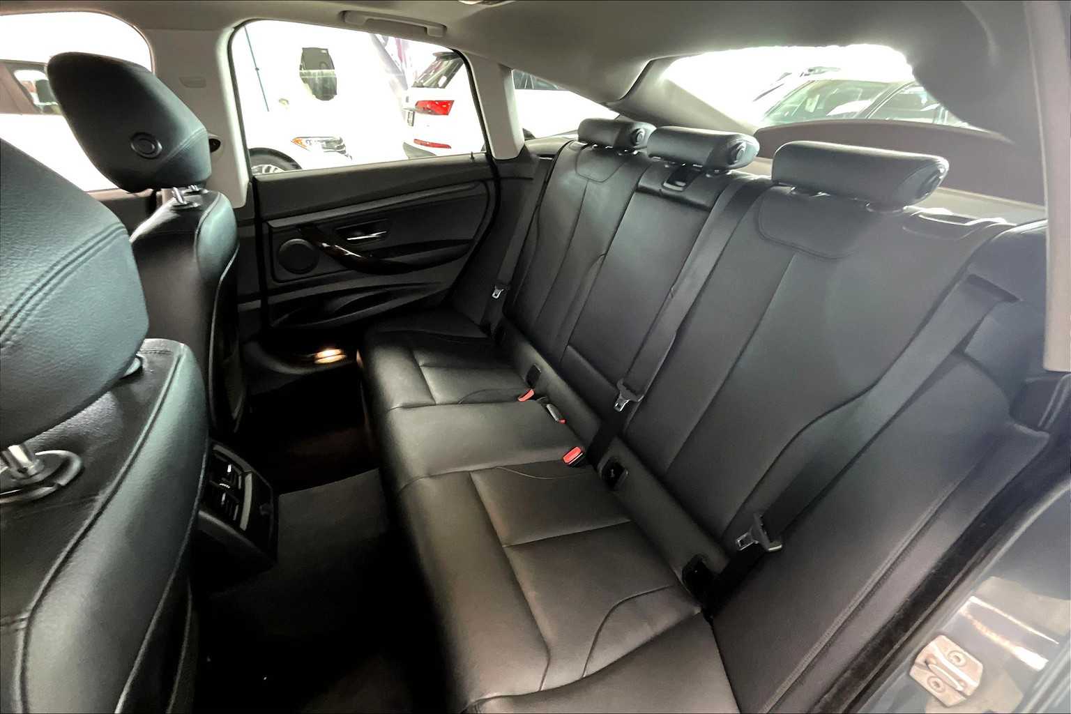 Thumbnail: 2015 BMW 3 Series - 25