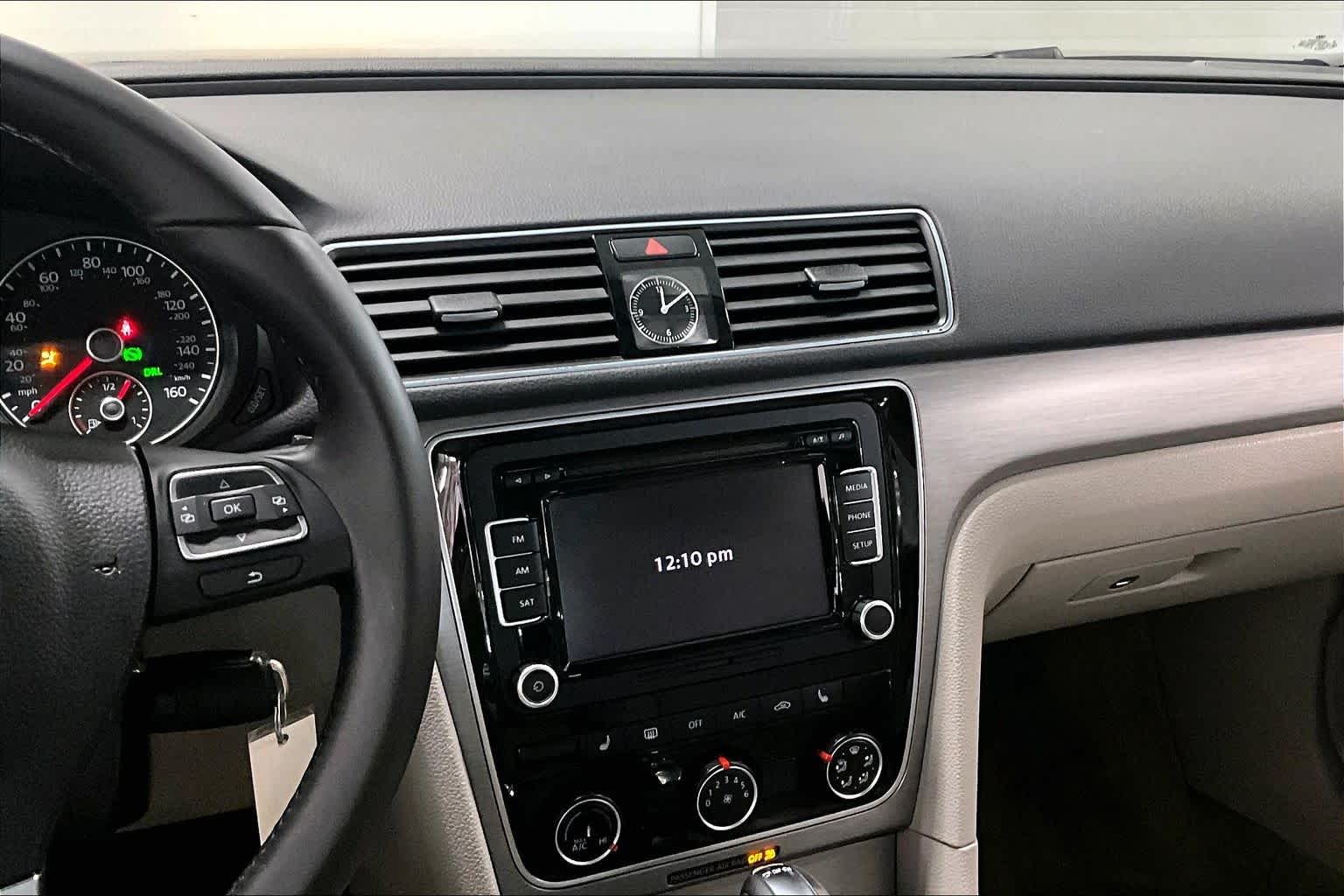 Thumbnail: 2014 Volkswagen Passat - 13