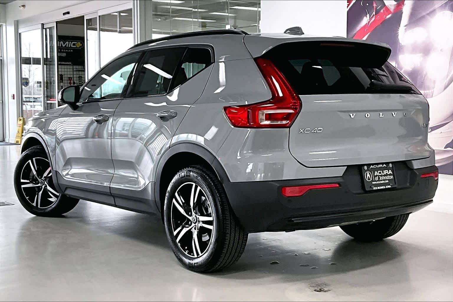 Thumbnail: 2024 Volvo XC40 - 4