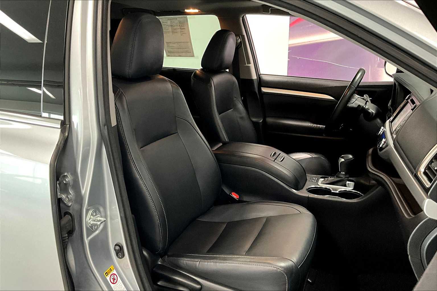 Thumbnail: 2015 Toyota Highlander - 12