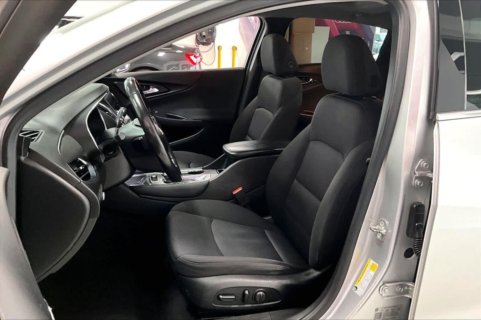 Thumbnail: 2018 Chevrolet Malibu - 10