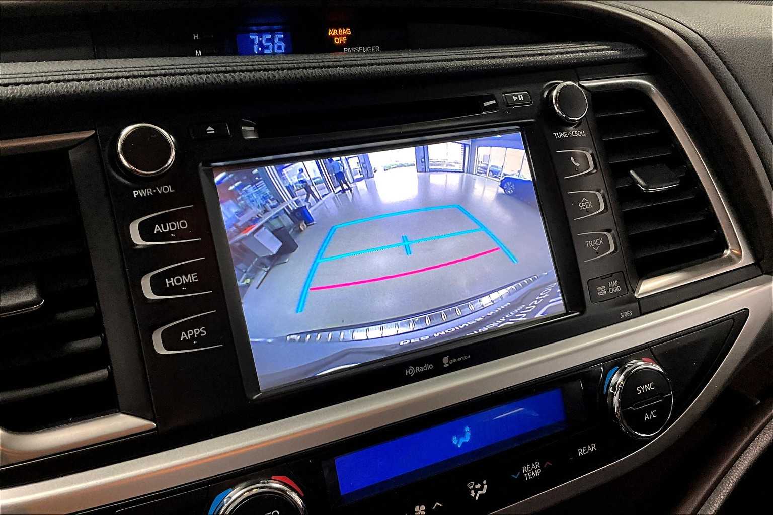 Thumbnail: 2015 Toyota Highlander - 24