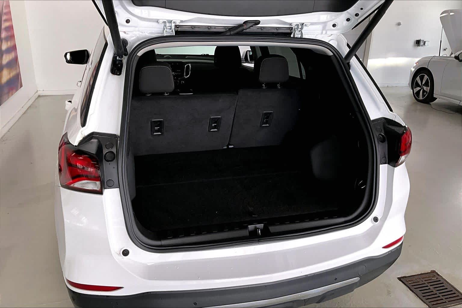 Thumbnail: 2023 Chevrolet Equinox - 16