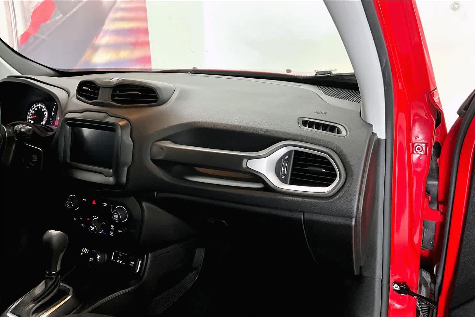 Thumbnail: 2018 Jeep Renegade - 20