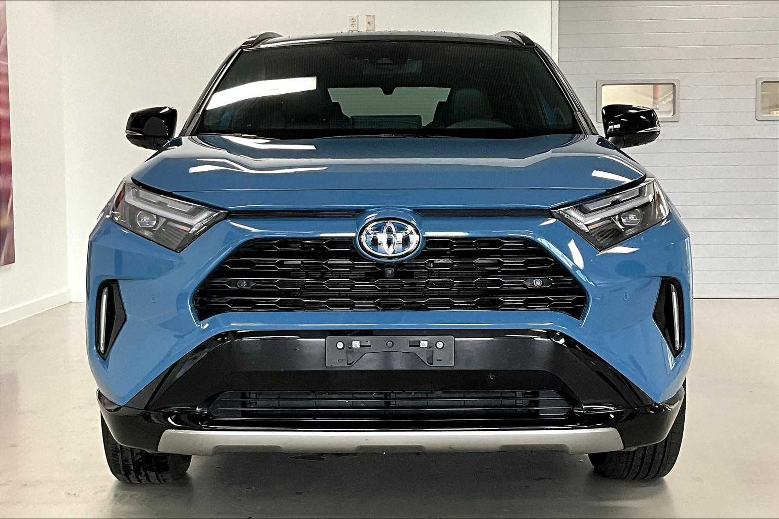 Thumbnail: 2022 Toyota RAV4 - 6