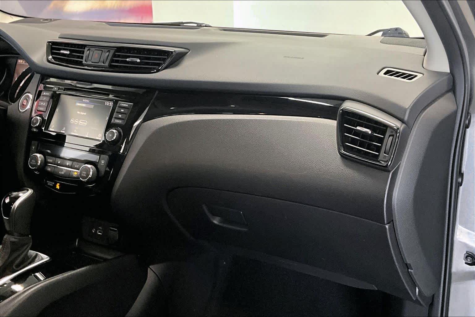 Thumbnail: 2020 Nissan Rogue Sport - 19