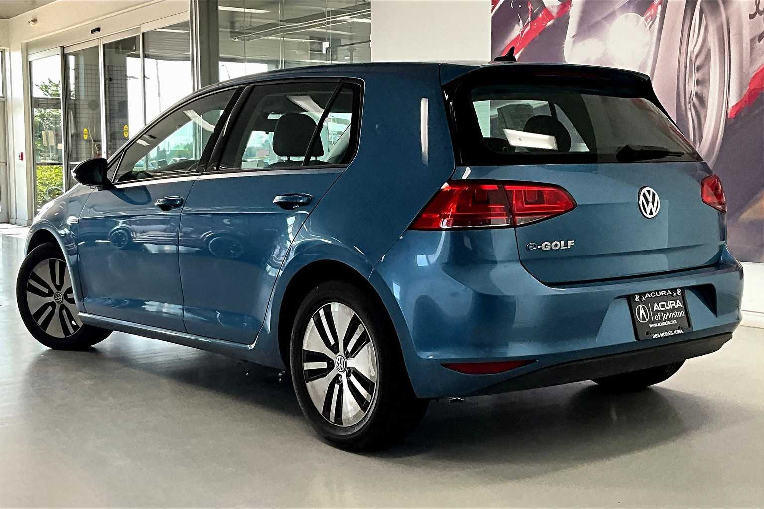 Thumbnail: 2016 Volkswagen e-Golf - 4