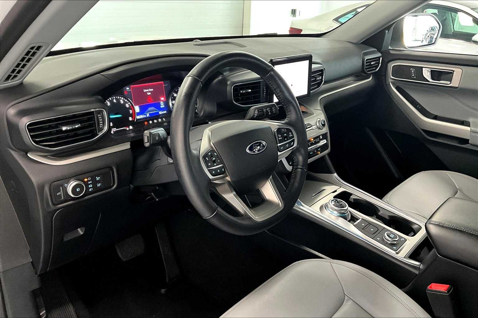2021 Ford Explorer XLT photo 2
