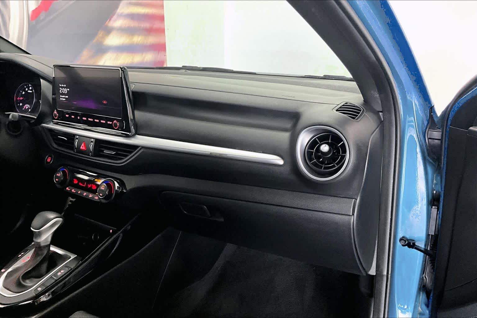 Thumbnail: 2023 Kia Forte - 21