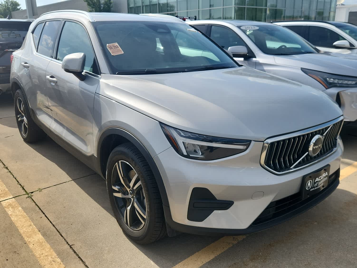 Thumbnail: 2025 Volvo XC40 - 3