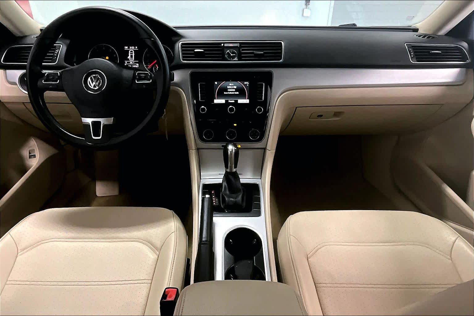 Thumbnail: 2013 Volkswagen Passat - 9