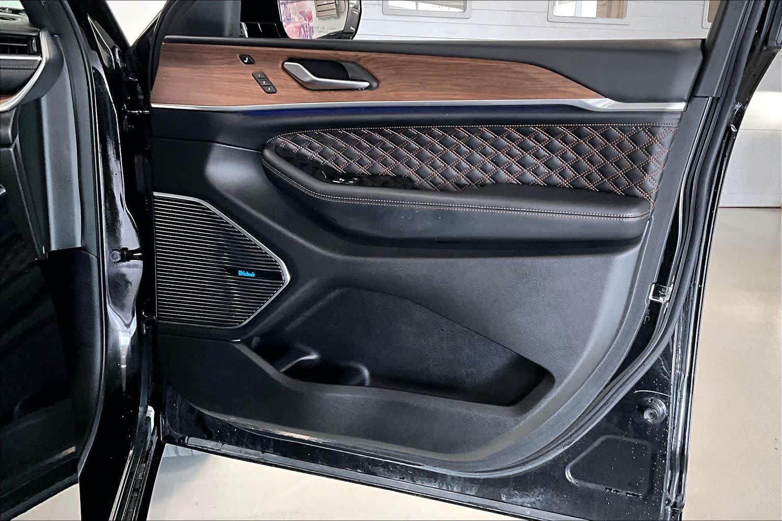 Thumbnail: 2022 Jeep Grand Cherokee - 25