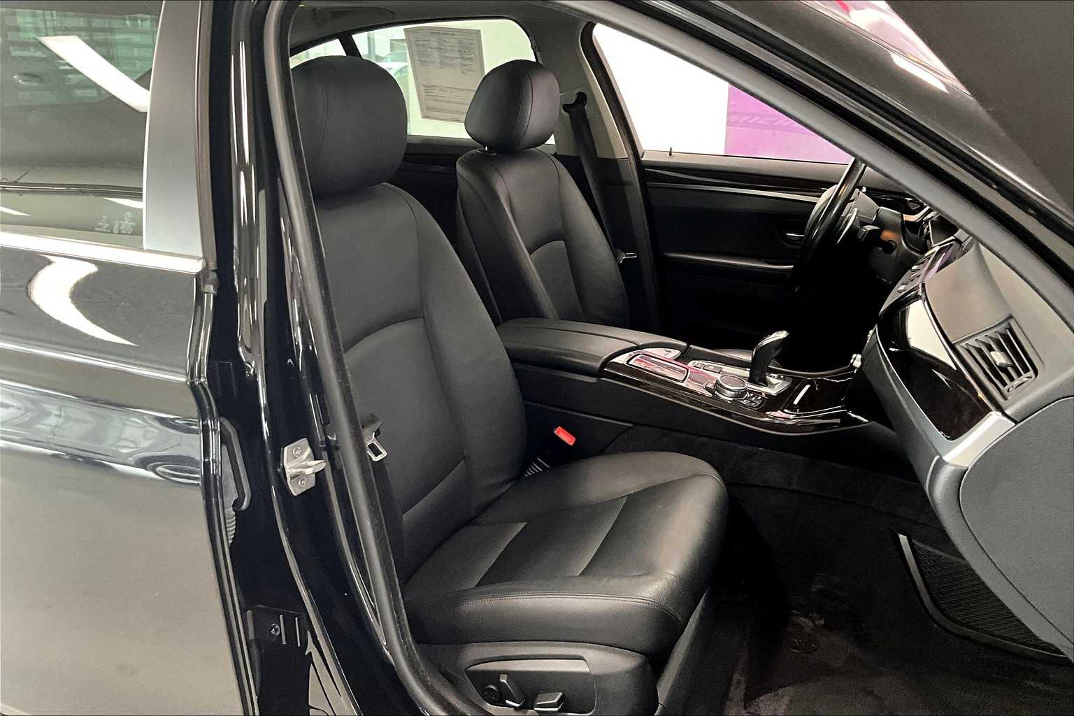 2016 BMW 5 Series 528i xDrive 11