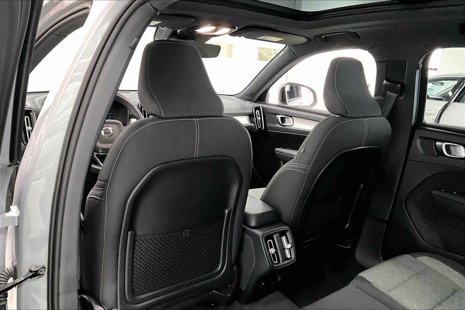 Thumbnail: 2024 Volvo XC40 - 11