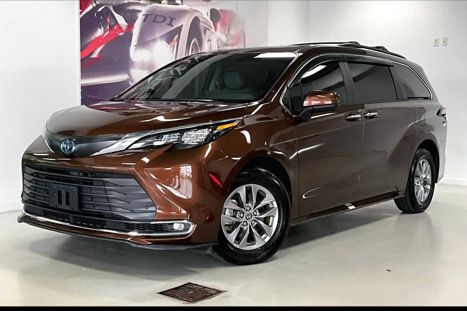 Thumbnail: 2022 Toyota Sienna - 1